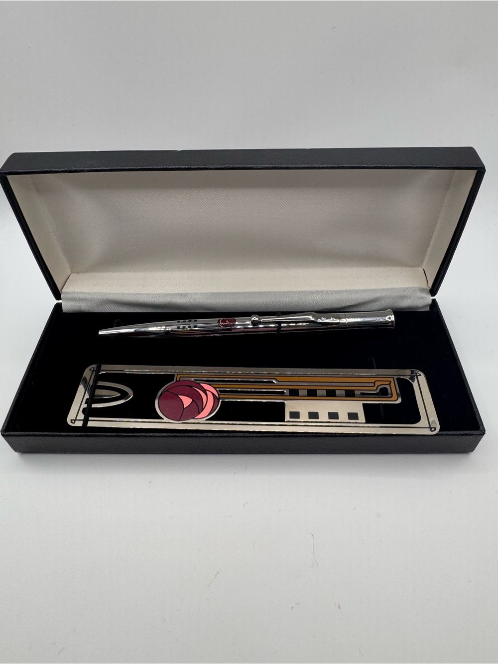 NWOT Charles Rennie Macintosh Pen and Bookmark Gift Set.